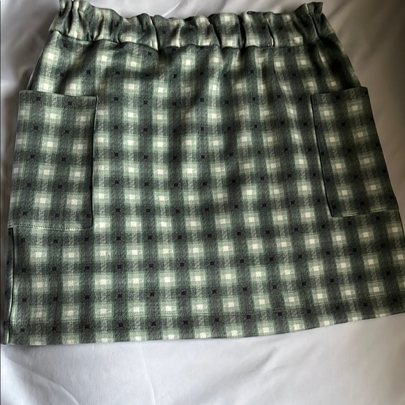 Copper Key Green and White Mini Cargo Skirt - Picture 1 of 8
